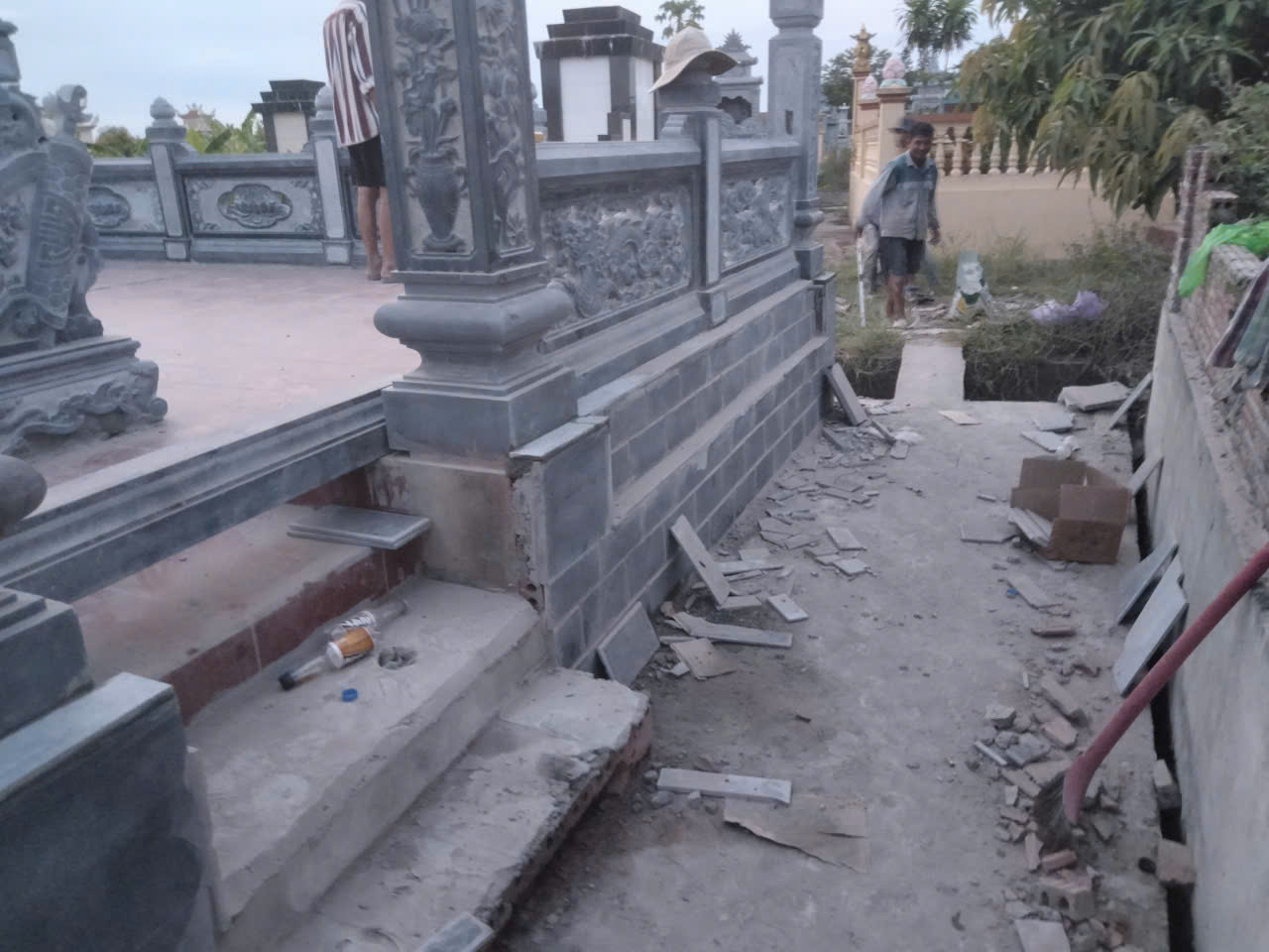 Mặc dù chi phí ban đầu có thể cao hơn so với vật liệu thông thường, nhưng xét về tuổi thọ và giá trị sử dụng lâu dài thì đây là khoản đầu tư hợp lý