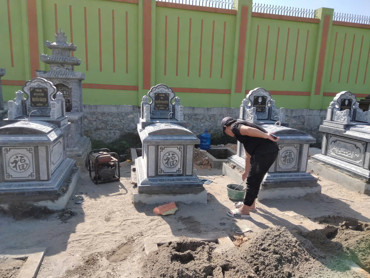 Ngày nay, các cơ sở đá mỹ nghệ cung cấp nhiều mẫu thiết kế khác nhau, từ phong cách truyền thống đến hiện đại, đáp ứng nhu cầu đa dạng của khách hàng
