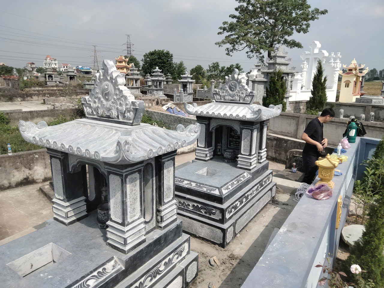 Một trong những yếu tố đầu tiên ảnh hưởng đến giá đá mỹ nghệ là loại đá được sử dụng để chế tác. Trên thị trường hiện nay có nhiều loại đá tự nhiên như đá xanh, đá trắng, đá vàng, đá granite…